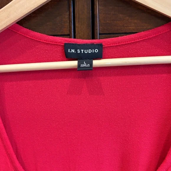 I.N. Studio Women's Red Scoop Neck Textured Top Blouse Size Large EUC Casual - Picture 5 of 10